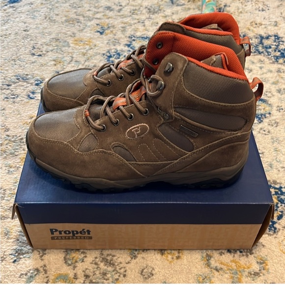 NIB, Men’s Hiking Boots - Picture 1 of 4